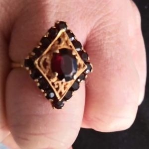 Esate jewelry... Garnet ring